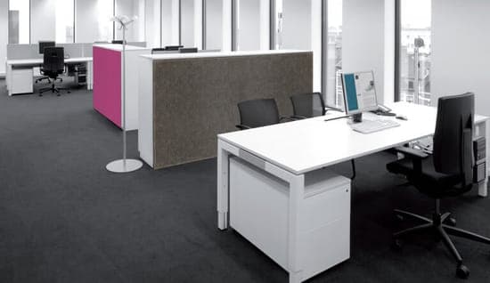 Akoestisch scherm dat als prikbord kan functioneren