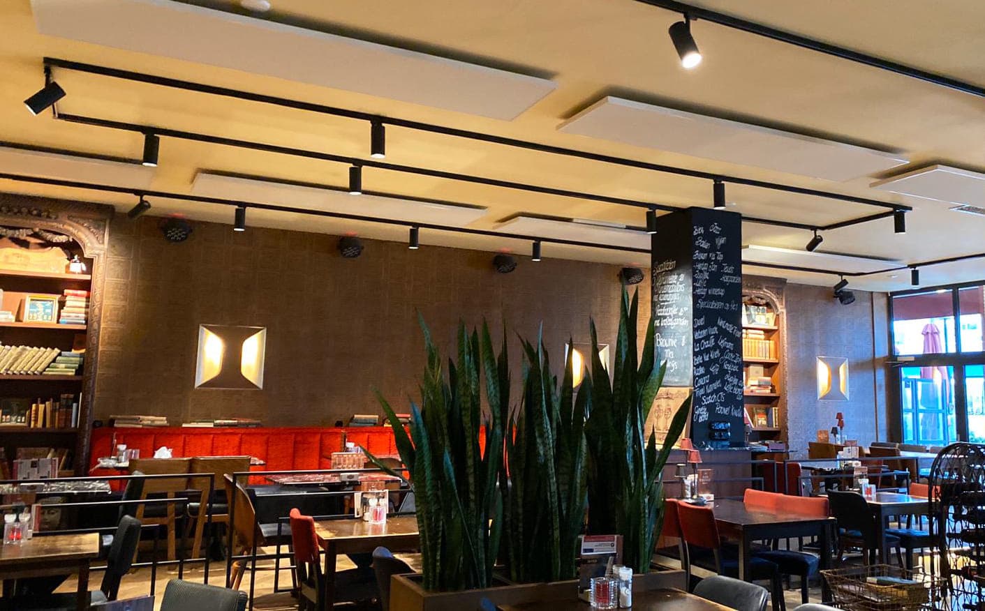 Plafondeilanden restaurant in den Boekenkast